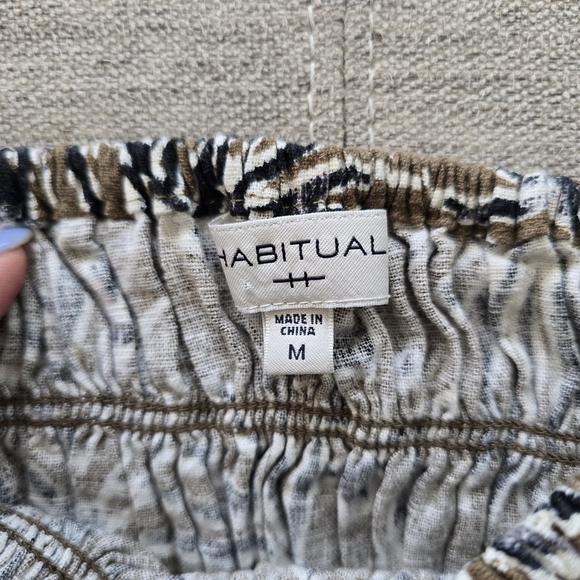 Habitual White, Brown, Black Print Women's Smocked Top Sz Medium - Picture 5 of 8